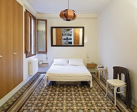 Apartment Refurbishment by Anna & Eugeni Bach