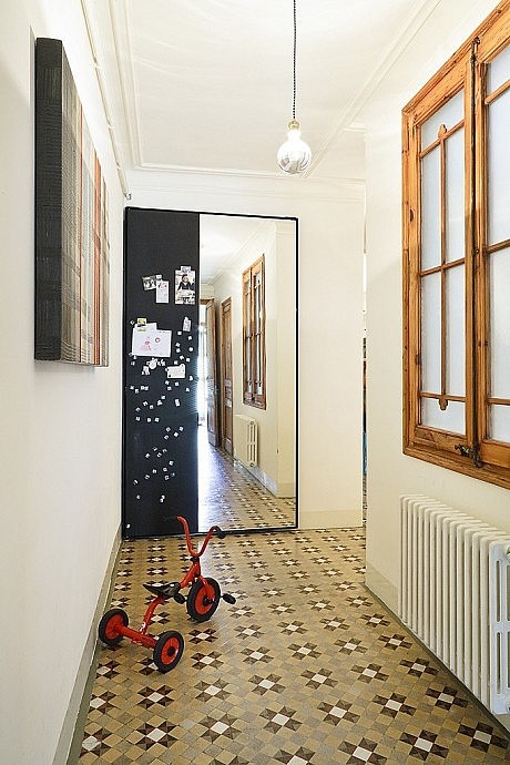 Apartment Refurbishment by Anna & Eugeni Bach