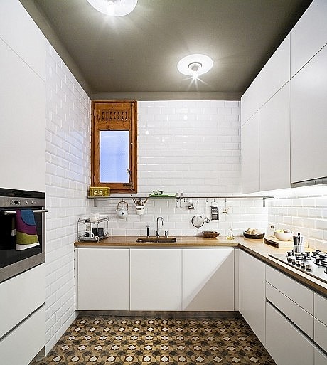 Apartment Refurbishment by Anna & Eugeni Bach
