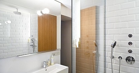 Apartment Refurbishment by Anna & Eugeni Bach