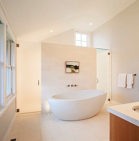 Swede Hill House by Aquidneck Properties