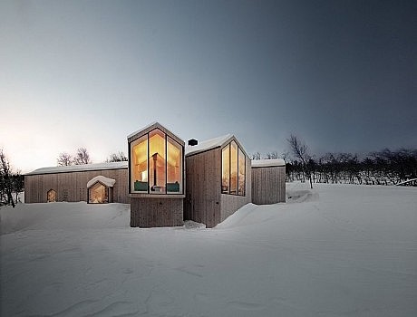 Split View Mountain Lodge by Reiulf Ramstad Arkitekter