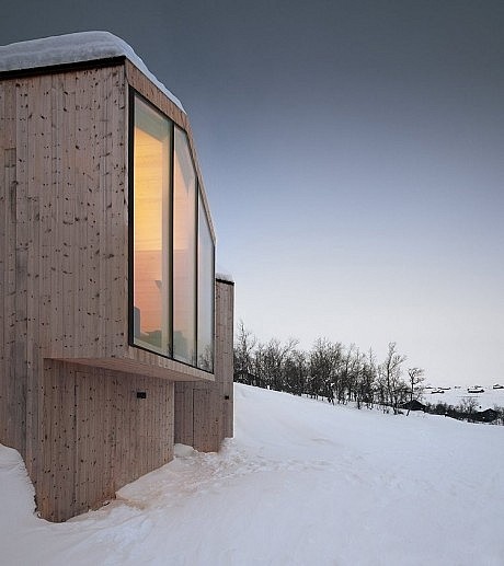 Split View Mountain Lodge by Reiulf Ramstad Arkitekter