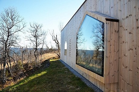 Split View Mountain Lodge by Reiulf Ramstad Arkitekter
