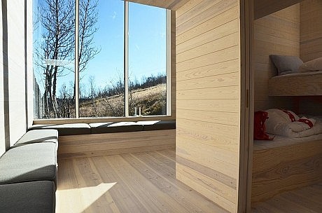 Split View Mountain Lodge by Reiulf Ramstad Arkitekter