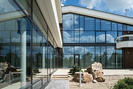 Country House by Leonovich Arseny