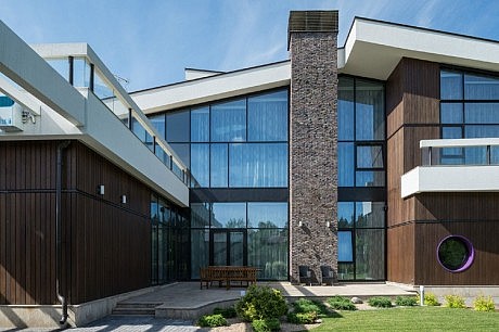 Country House by Leonovich Arseny