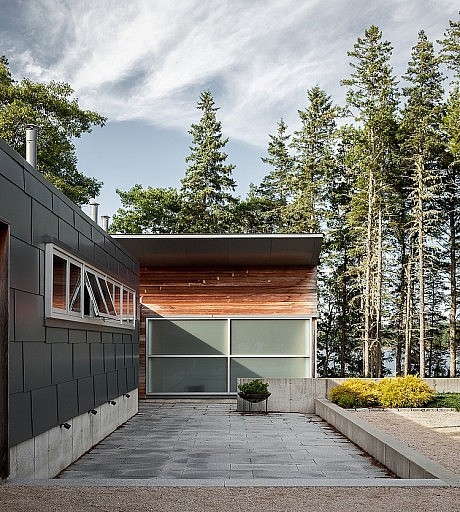 House on a Cove by Elliott + Elliott Architecture