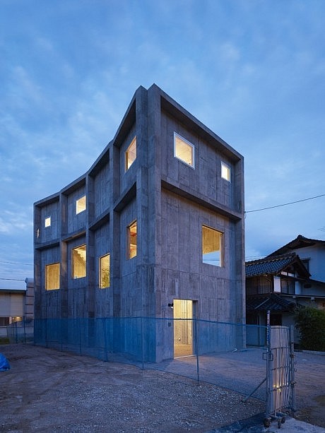 House in Yagi by Suppose Design Office