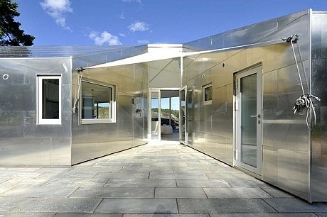 Aluminum Cabin by Jarmund / Vigsnaes Architects