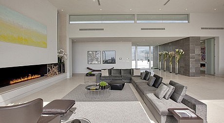 House in Beverly Hills by McClean Design