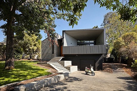 Narrabundah House by Adam Dettrick Architects