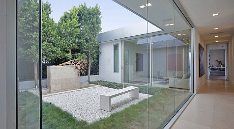 House in Beverly Hills by McClean Design