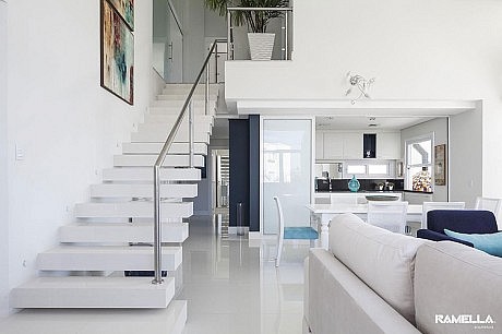 Shingle Residence by Ramella Arquitetura