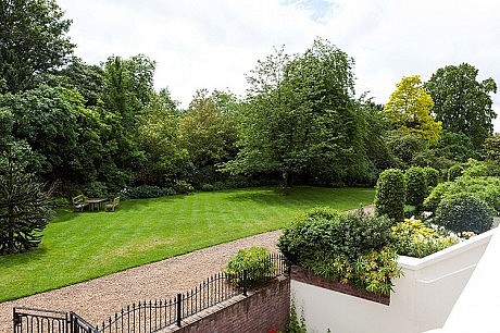 Hyde Park Gardens Apartment