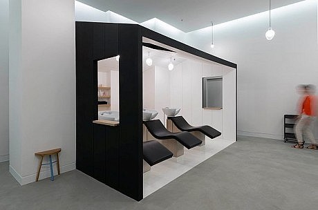 Le Coiffeur by Margaux Keller and Bertrand Guillon