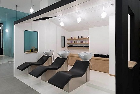 Le Coiffeur by Margaux Keller and Bertrand Guillon