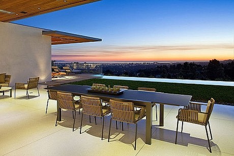 Trousdale Residence by Studio William Hefner