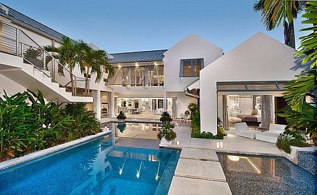 Coastal Home by MHK Architecture & Planning