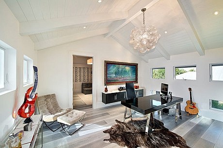 Coastal Home by MHK Architecture & Planning