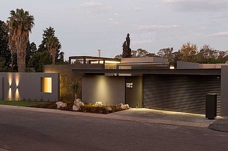 House Sar by Nico van der Meulen Architects