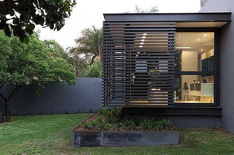 House Sar by Nico van der Meulen Architects
