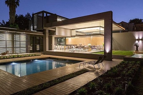 House Sar by Nico van der Meulen Architects