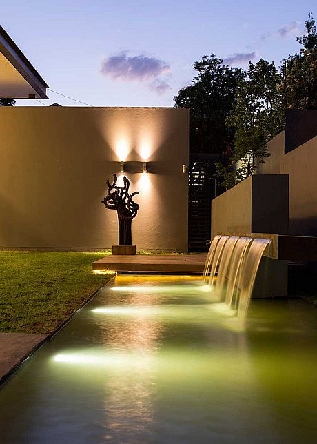 House Sar by Nico van der Meulen Architects