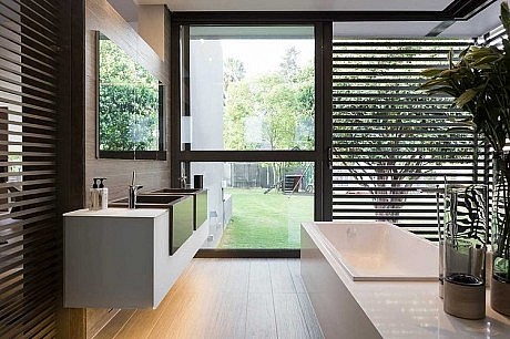 House Sar by Nico van der Meulen Architects