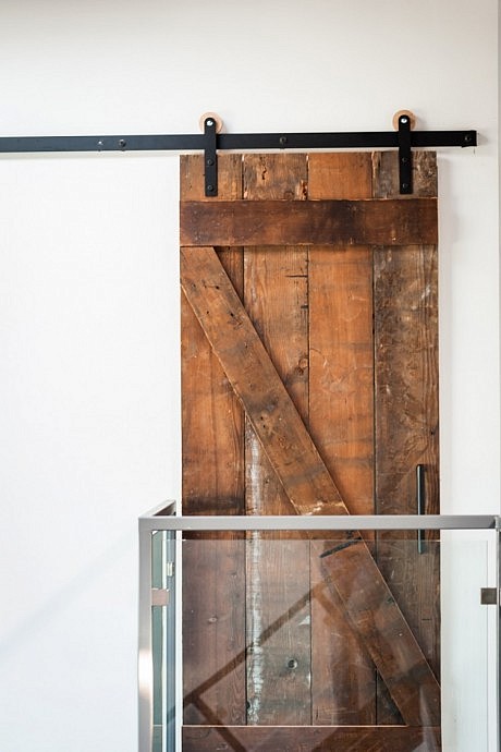 barn door close up
