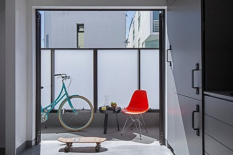 Micro Apartment by Vertebrae Architecture