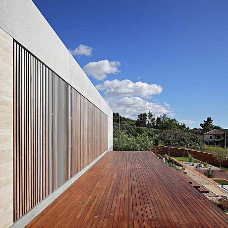 Olive House by LOG-URBIS