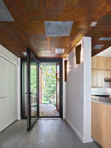 Hill-Maheux Cottage by Kariouk Associates - 2