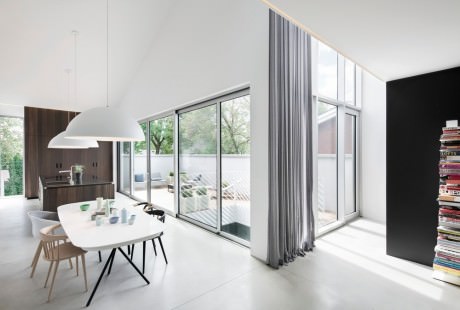 Holy Cross House by Thomas Balaban Architecte - 5