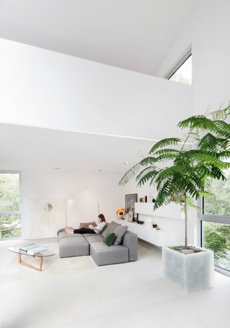 Holy Cross House by Thomas Balaban Architecte - 2