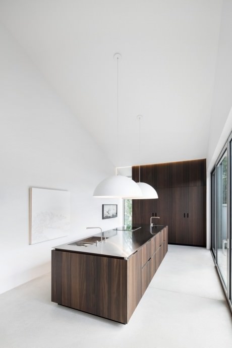 Holy Cross House by Thomas Balaban Architecte - 4