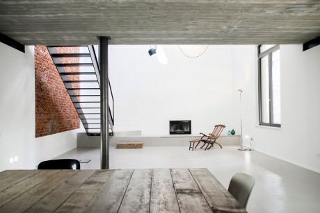 UV House by Oasi Architects - 2
