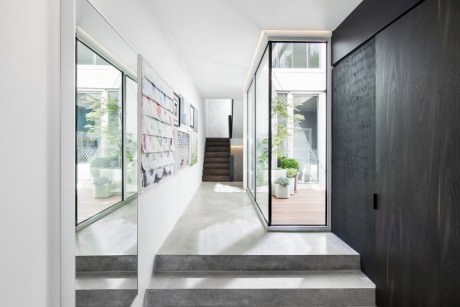Holy Cross House by Thomas Balaban Architecte - 7