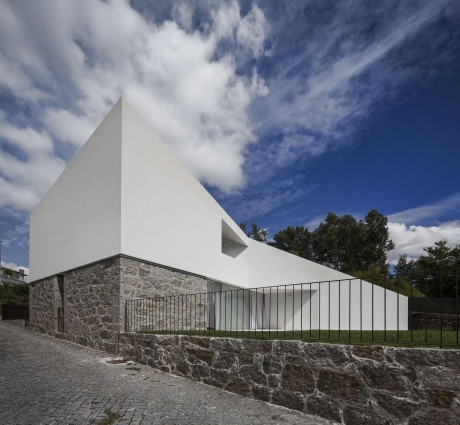 Taíde House by Rui Vieira Oliveira + Vasco Fernades - 11