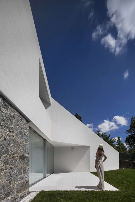Taíde House by Rui Vieira Oliveira + Vasco Fernades - 9