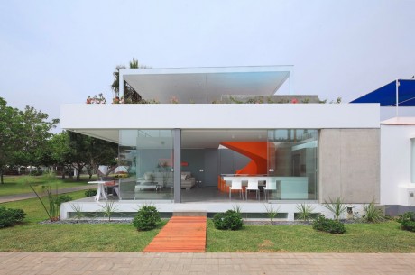 Casa Blanca by Martin Dulanto Sangalli - 2