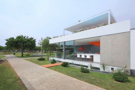 Casa Blanca by Martin Dulanto Sangalli - 3
