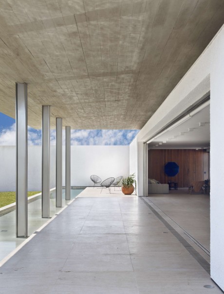 FV House by Studio Guilherme Torres - 11