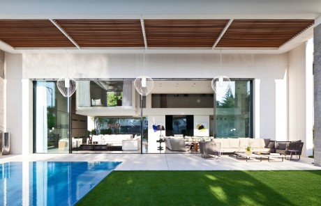 Hovering Cube House by Yulie Wollman - 3