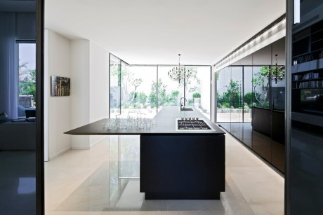 Hovering Cube House by Yulie Wollman - 4