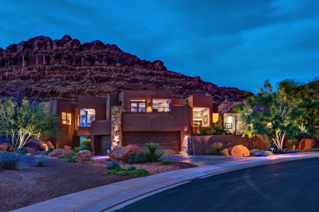 Kachina Cliffs House by McQuay Architects - 10