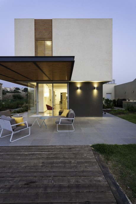 Residence in Moreshet by Saab Architects - 12