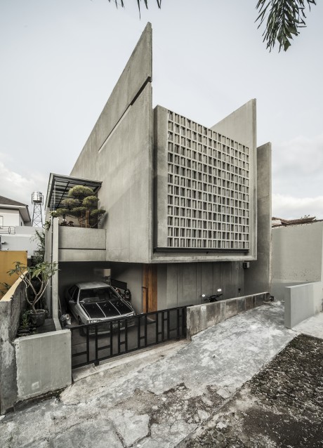 Minimax House by Ebenhaezer Lontoh - 2