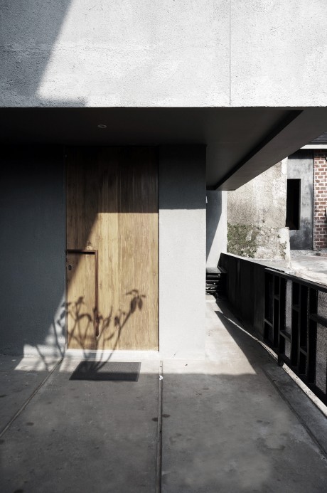 Minimax House by Ebenhaezer Lontoh - 9