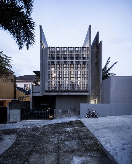 Minimax House by Ebenhaezer Lontoh - 11